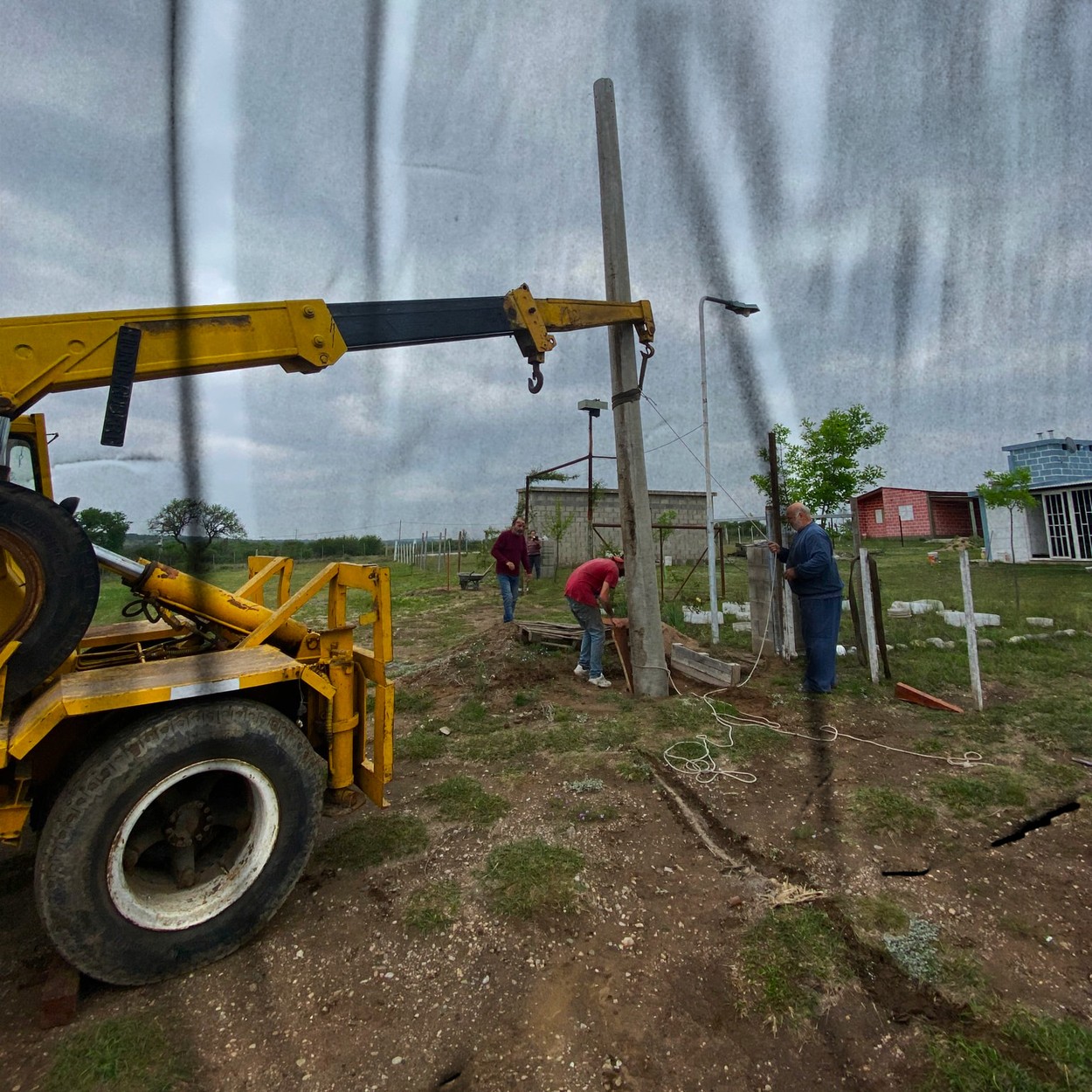 Postes colocados en terreno