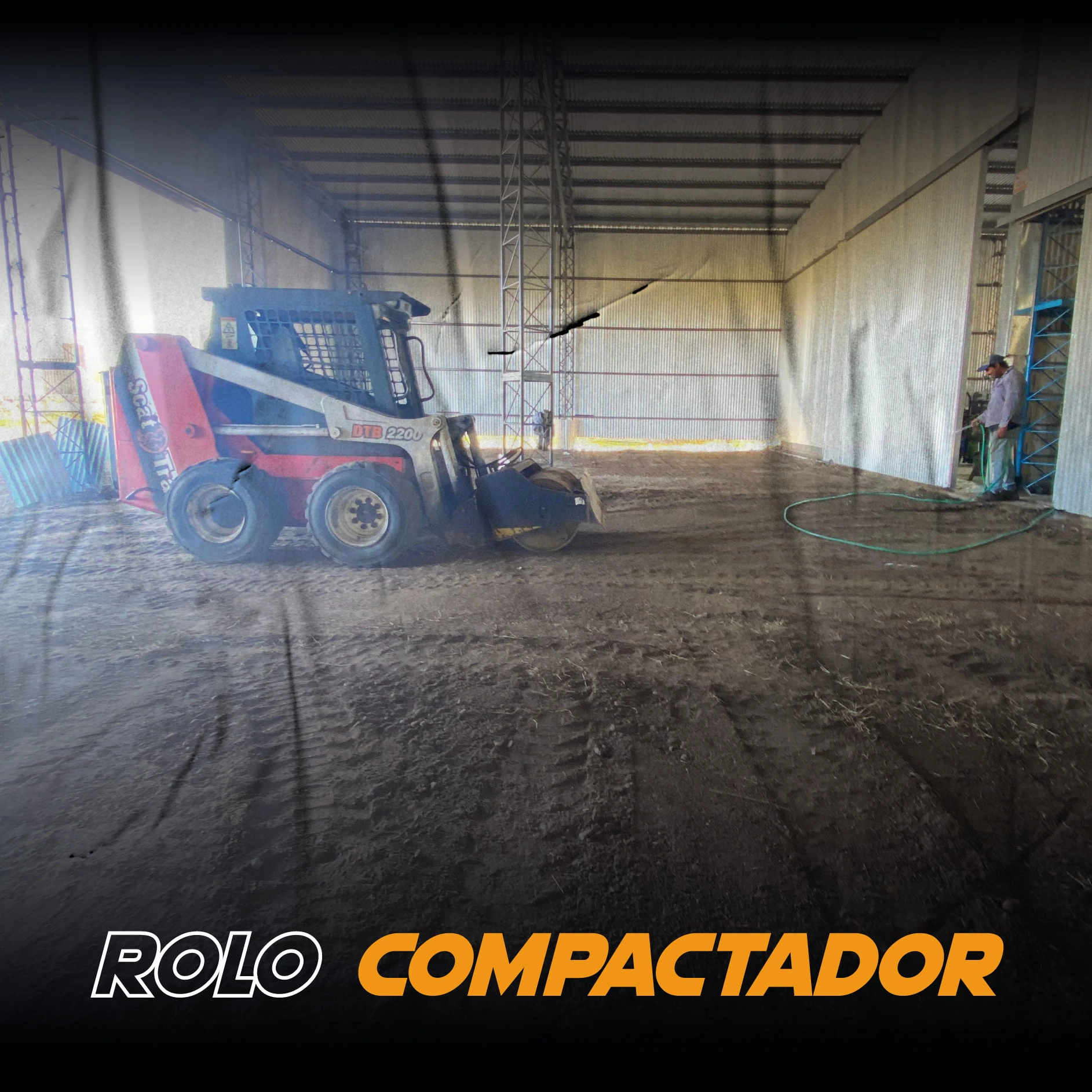 Rolo compactador trabajando en terreno